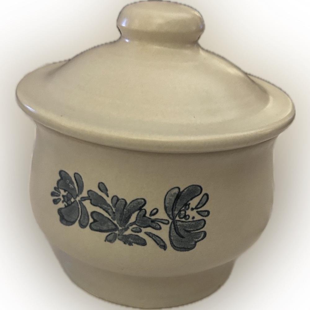 Vintage Pfaltzgraff Yorktowne Sugar Bowl 7-22 with lid and Creamer 7-24 Set - - Picture 2 of 8